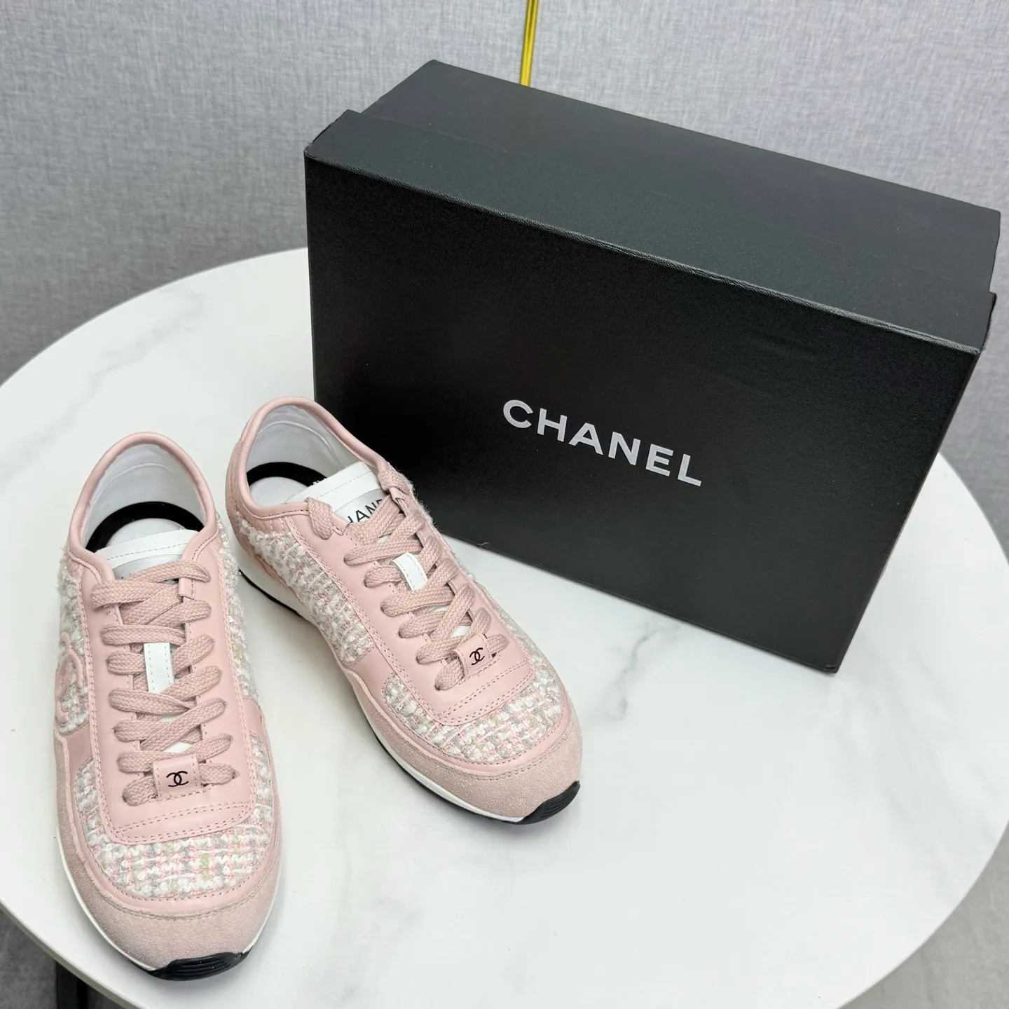 👟👟Ex-factory price 560👟👟Chanel Panda Shoes! 2025 counter's top casual sports shoes. This classic design; the upper is electro-embroidered with a variety of techniques; the outsole is fashionable and sporty; the unusual inclusion of a variety of color matching elements... The diversified mix and match is very good-looking and versatile, and can be used for leisure, fashion, sports, and outdoor... ꫛꫀꪝ Go➫ Materials: ❶Upper made of: original imported first-layer silk cowhide + original waterproof cloth + original first-layer cowhide ❷Inner lining: Original Yangli+wang ❸ Outsole based on: Original TPU combination outsole Counter boutique packaging complete set for women 35–41